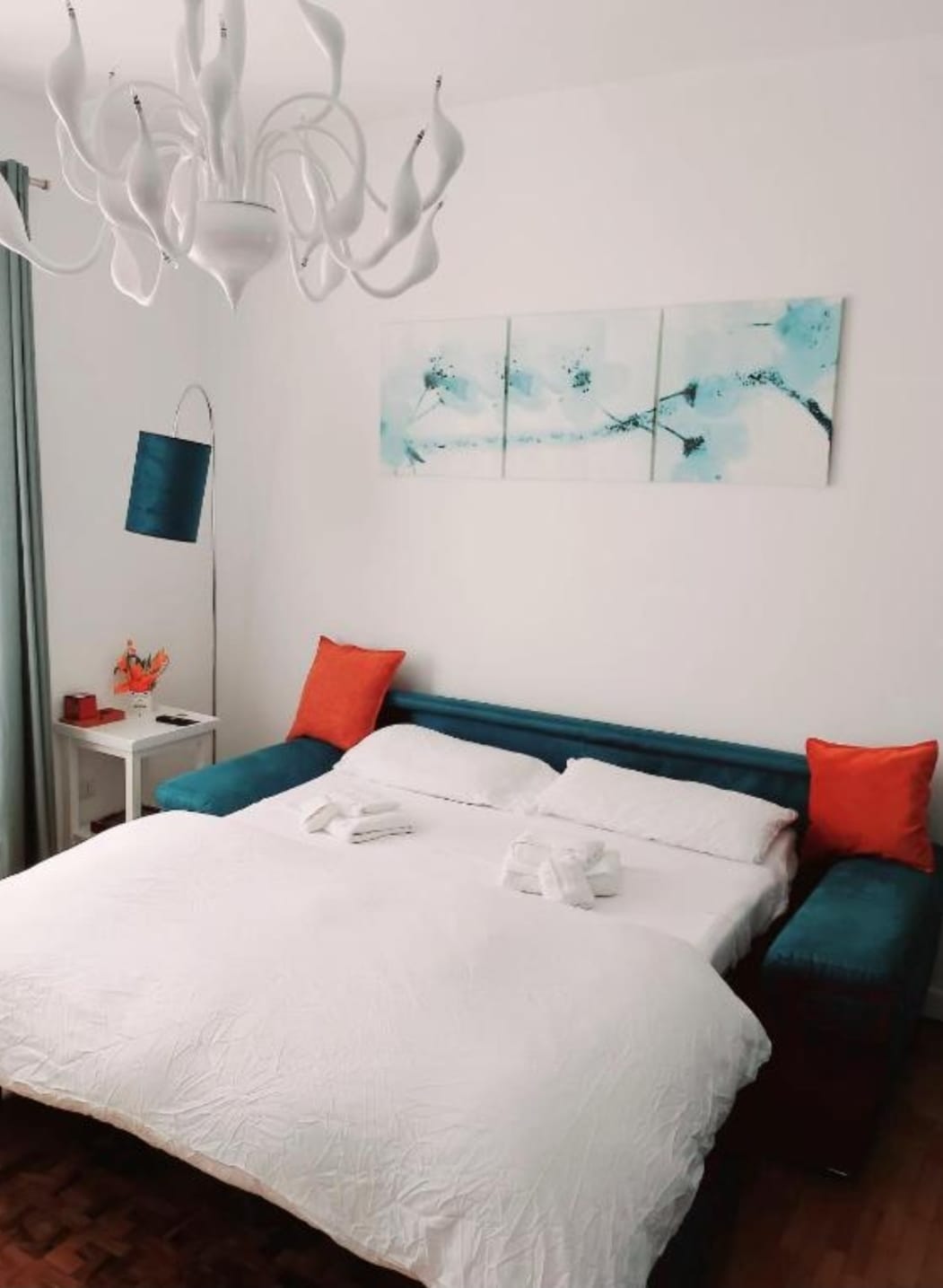 Sofá cama preparado para un huésped